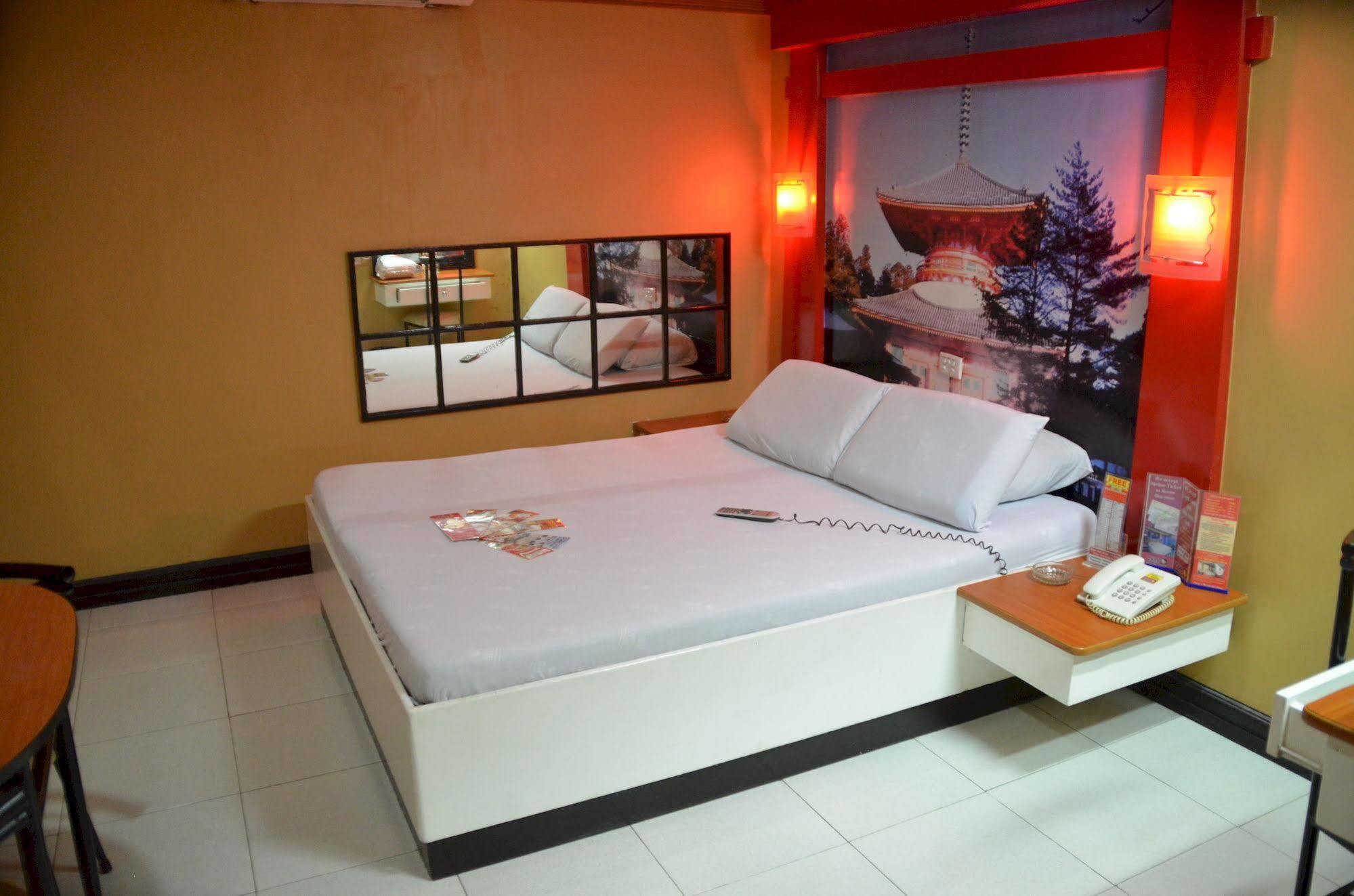Hotel Sogo Edsa Caloocan Exterior photo