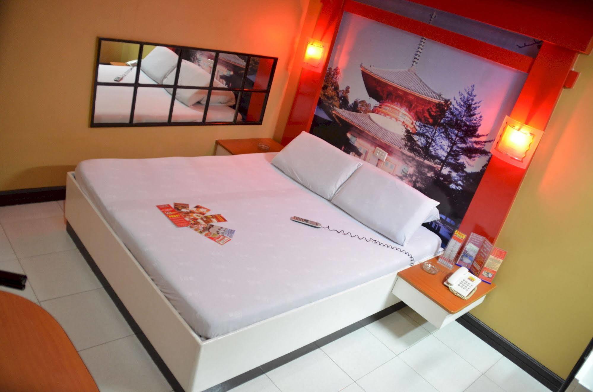 Hotel Sogo Edsa Caloocan Exterior photo